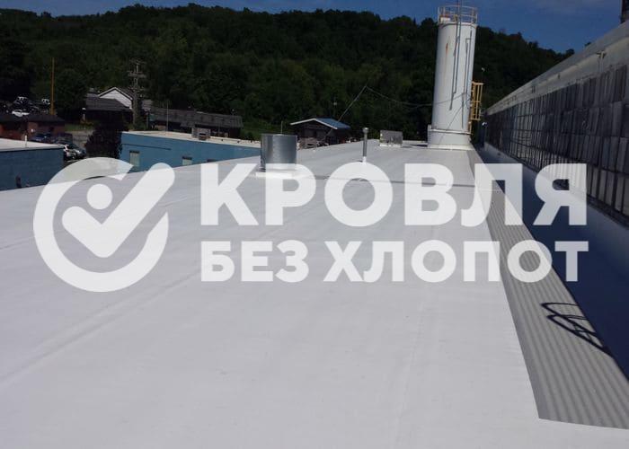Монтаж мембранной кровли большого здания