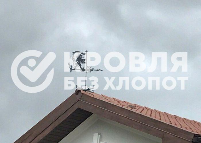 Установка флюгера на крышу