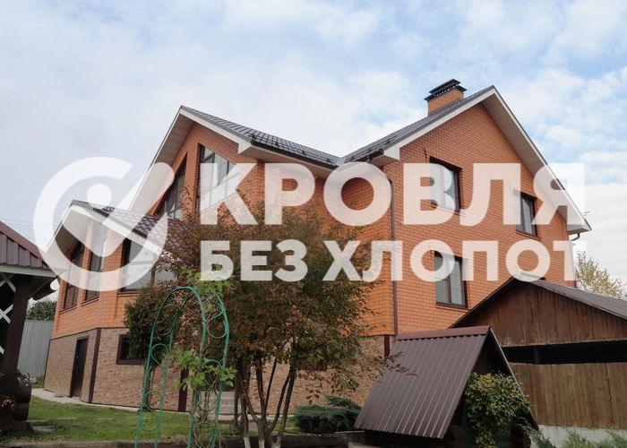 Ремонт кровли из металлочерепицы в частном доме с гаражом